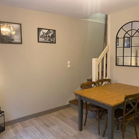 Charmante Maison Avec 2 Chambres, 1 Jardin, Parking, Pet Friendly Casa de Férias *