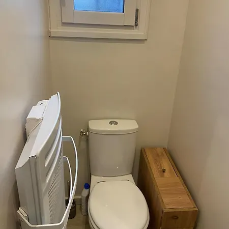 Charmante Maison Avec 2 Chambres, 1 Jardin, Parking, Pet Friendly *