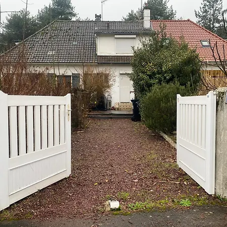 Charmante Maison Avec 2 Chambres, 1 Jardin, Parking, Pet Friendly *