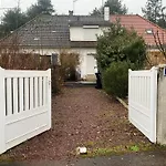 Charmante Maison Avec 2 Chambres, 1 Jardin, Parking, Pet Friendly *