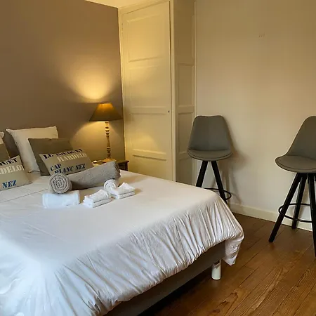 Charmante Maison Avec 2 Chambres, 1 Jardin, Parking, Pet Friendly Hébergement de vacances *